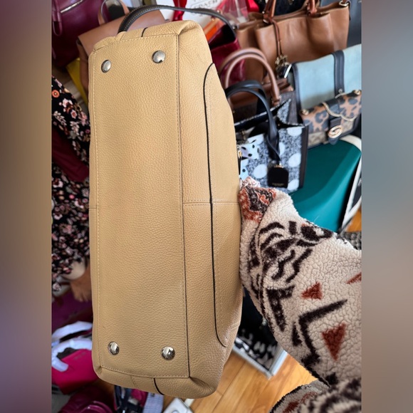 Coach Penelope 2010 Pebbled Leather Cream Shoulder Bag with ruffled edges. - Picture 8 of 10